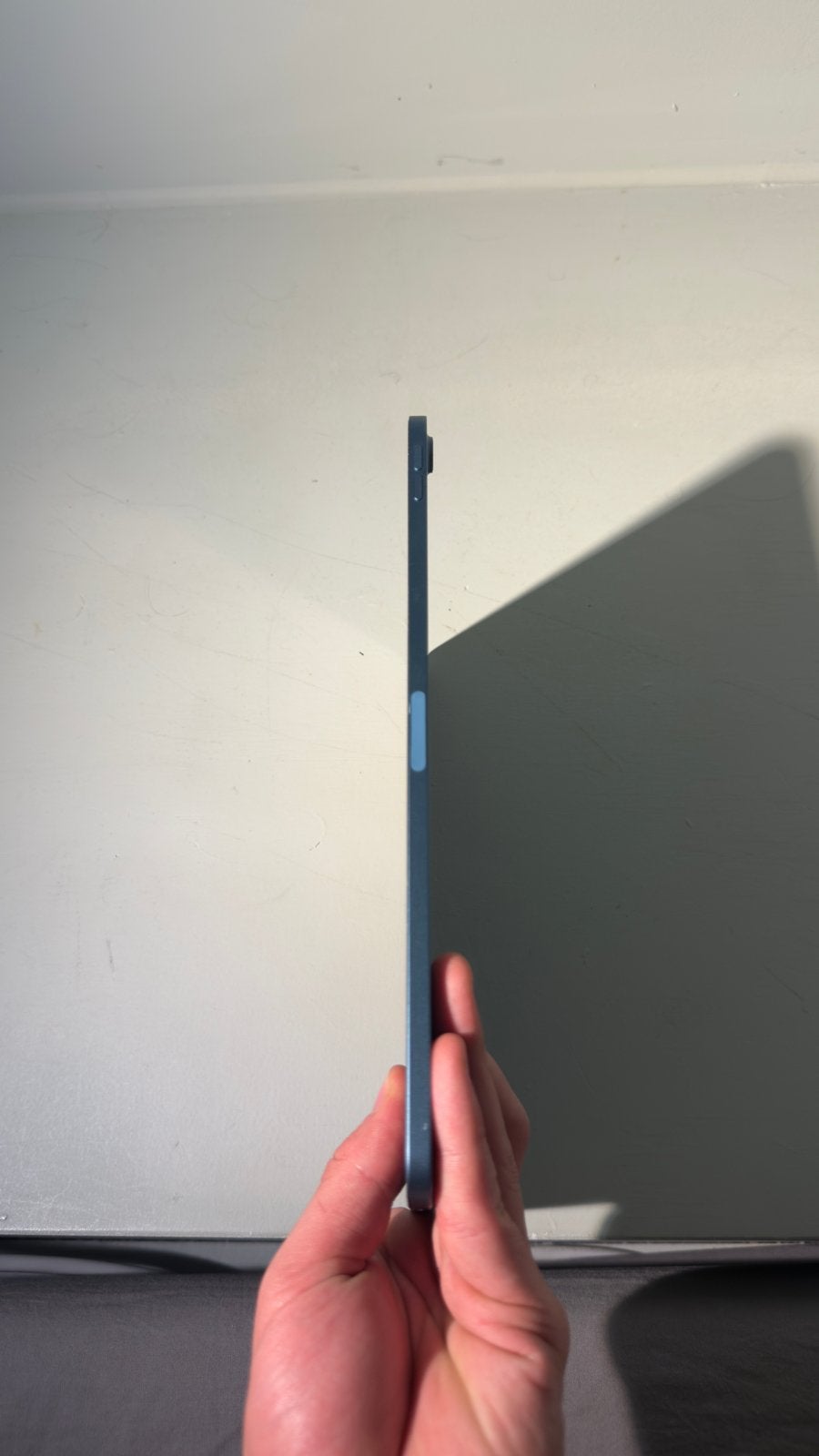 Foto 6 van iPad Air 5 (64GB, Wi-Fi, Blauw) + Toetsenbordhoes + Apple Pe