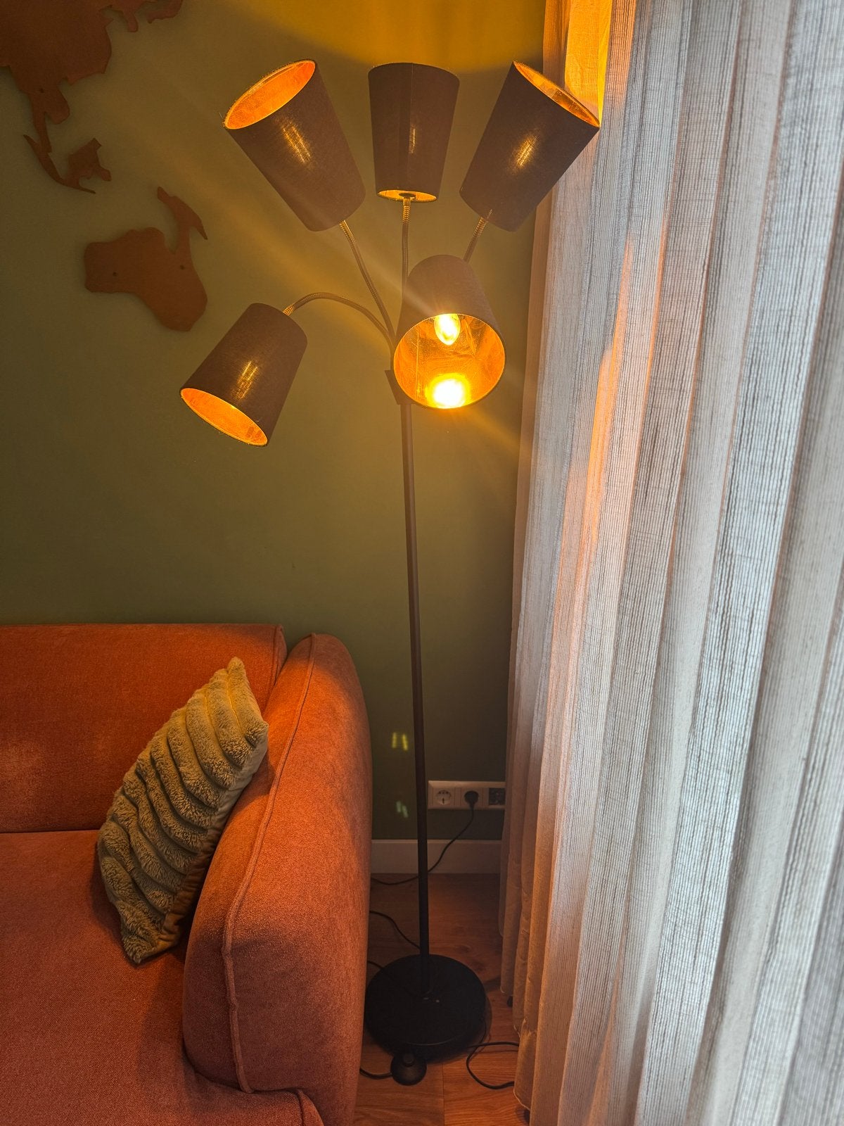 Moderne vloerlamp met 5 verstelbare spots - Zwart/Goud, E14 (klein), Ophalen of Verzenden, Zo goed als nieuw, Metaal