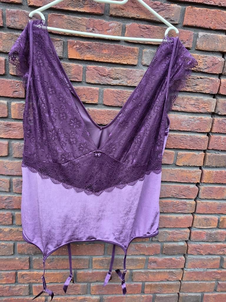 Paarse kanten body met jarretels - Maat 56, Ophalen of Verzenden, Paars, Body of Korset