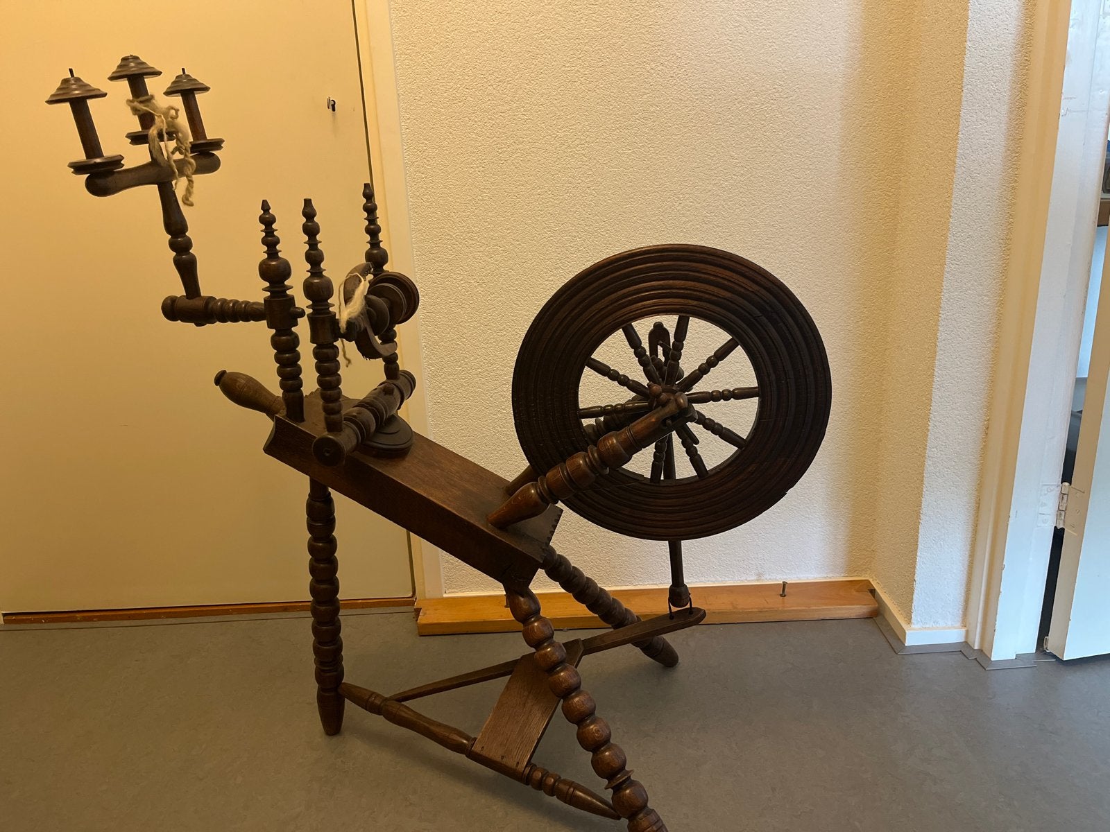 Antiek Spinnewiel - Decoratief en Functioneel, Hobby en Vrije tijd, Spinnewielen en Spinnen, Ophalen, Gebruikt, Spinnewiel