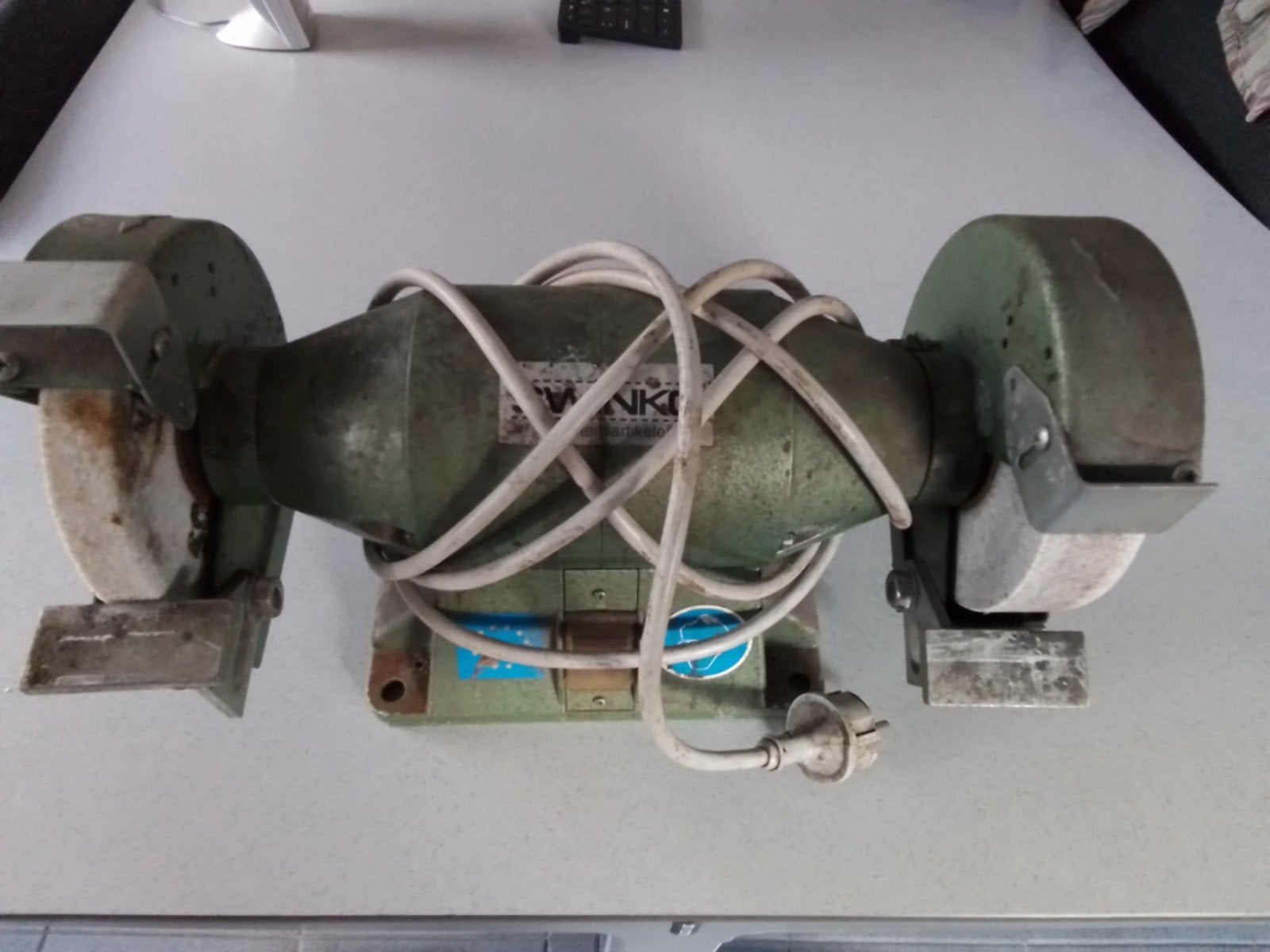 Swinko 2 steens elektrische werkbankslijpmachine 160 mm, Ophalen, Minder dan 600 watt, Excentrische schuurmachine