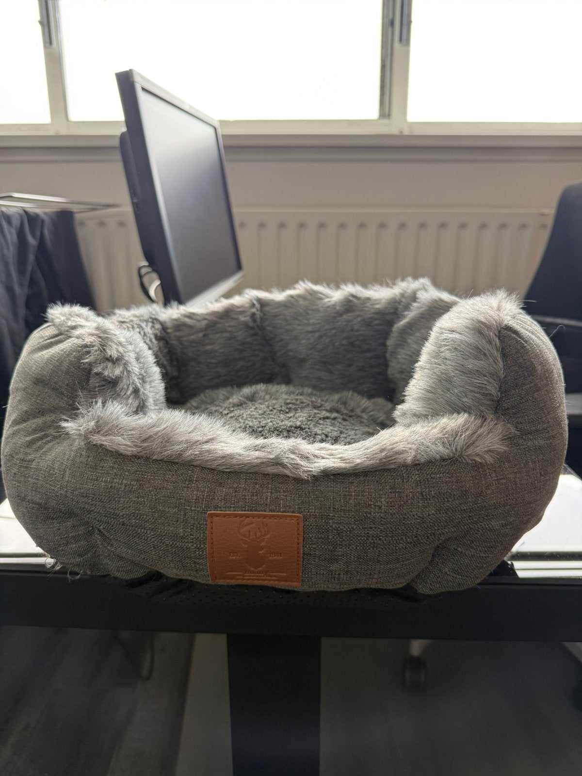 Luxe grijze hondenmand / kattenmand – heerlijk zacht – 41 cm, Ophalen, Nieuw, Overige