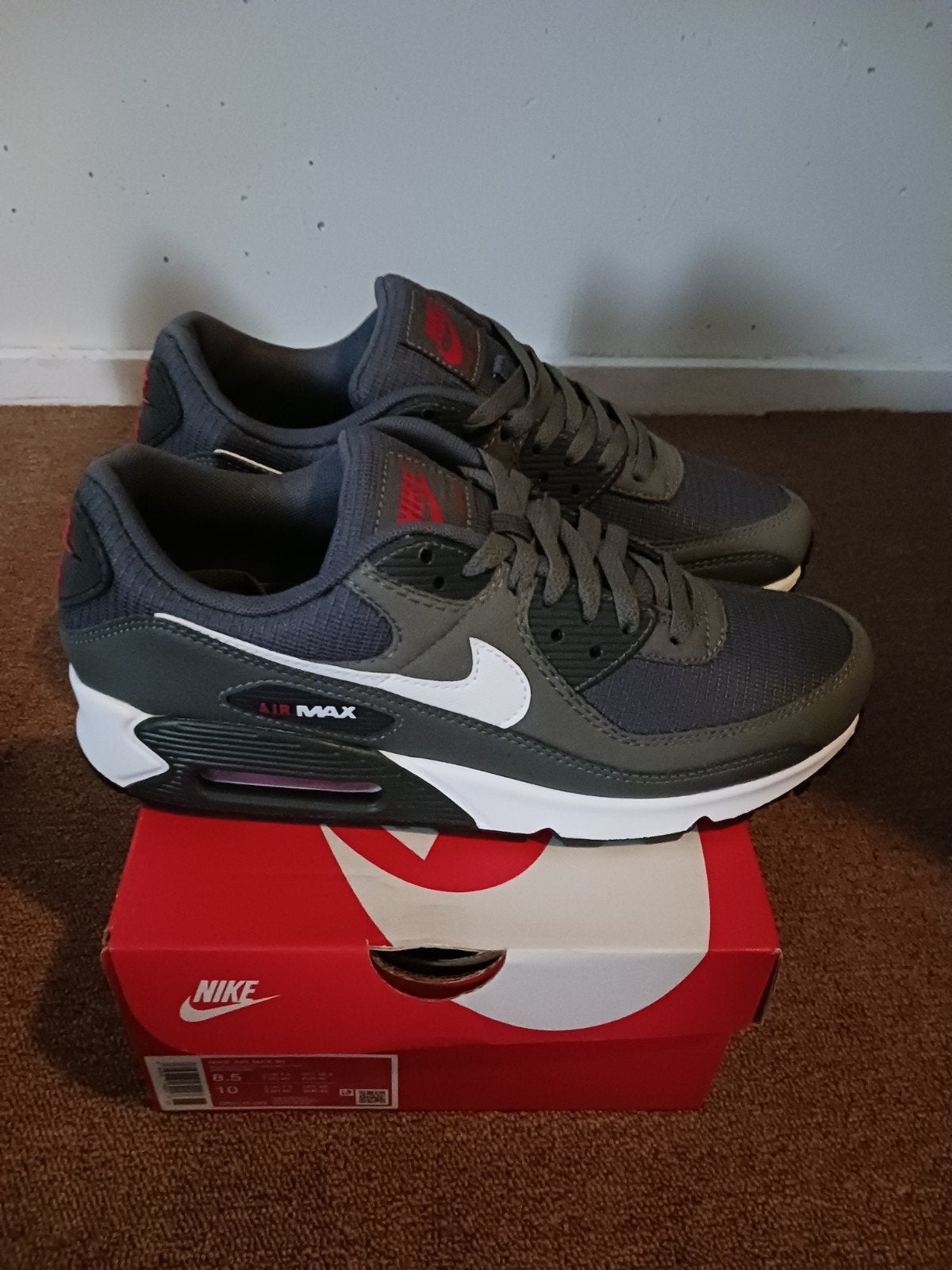 Nike Air Max 90 Iron Grey University Red - Maat 42, Ophalen, Overige kleuren, Sneakers of Gympen, Nieuw