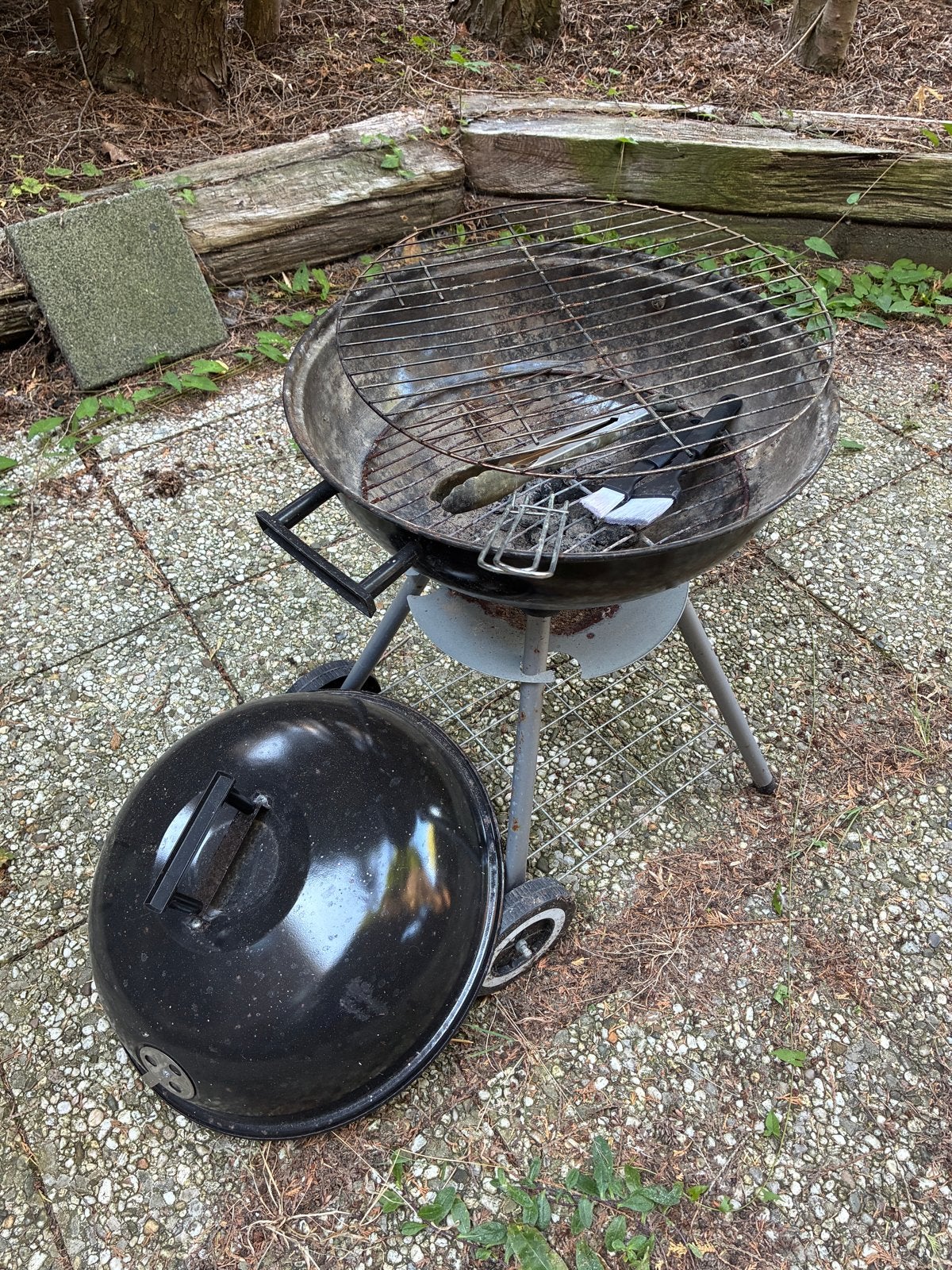 Barbecue met deksel en wielen, Ophalen, Gebruikt