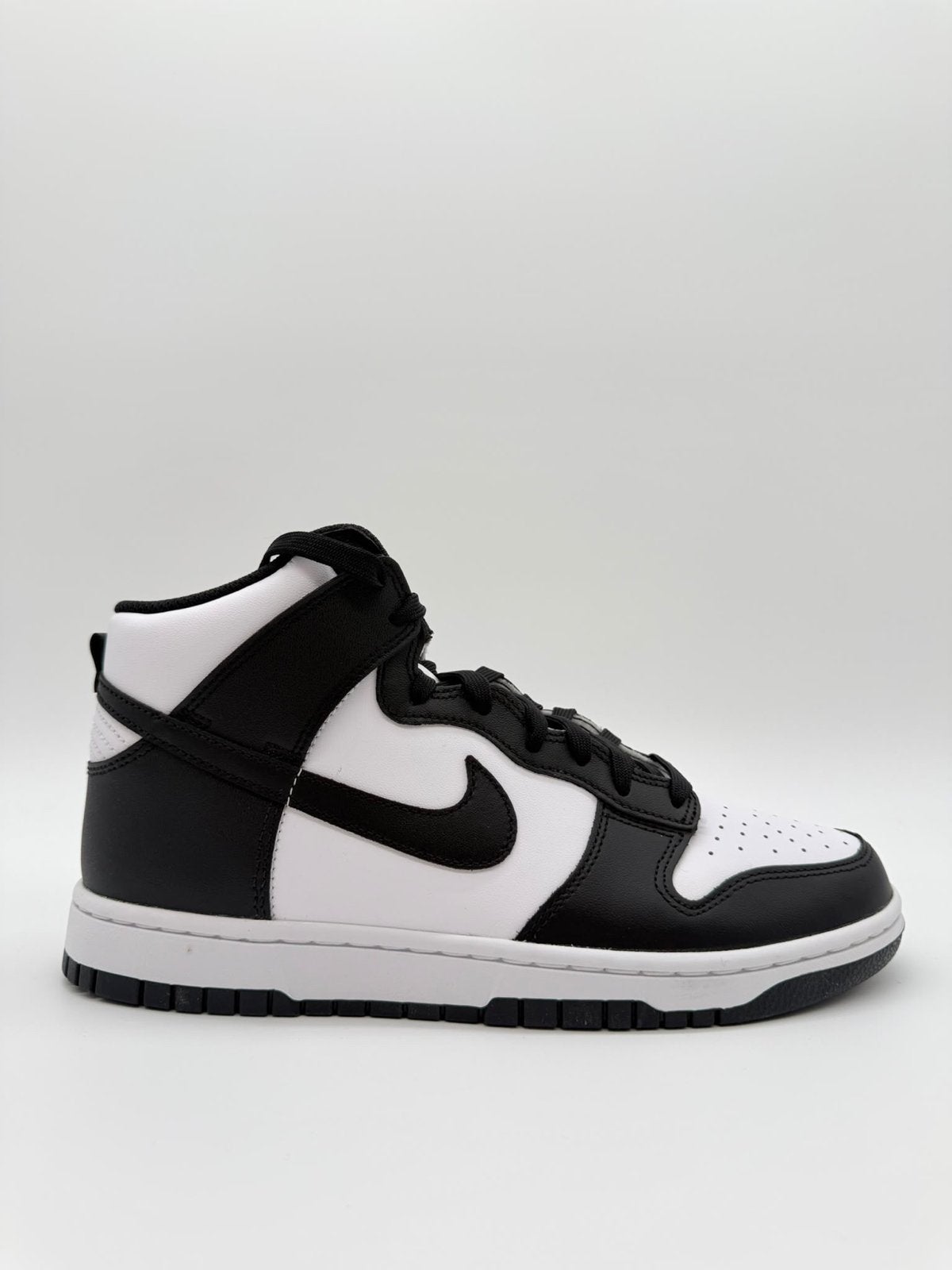 Nike Dunk High Panda Black White (2021) - Maat 42,5, Kleding | Heren, Schoenen, ., Wit, Nieuw, Ophalen of Verzenden
