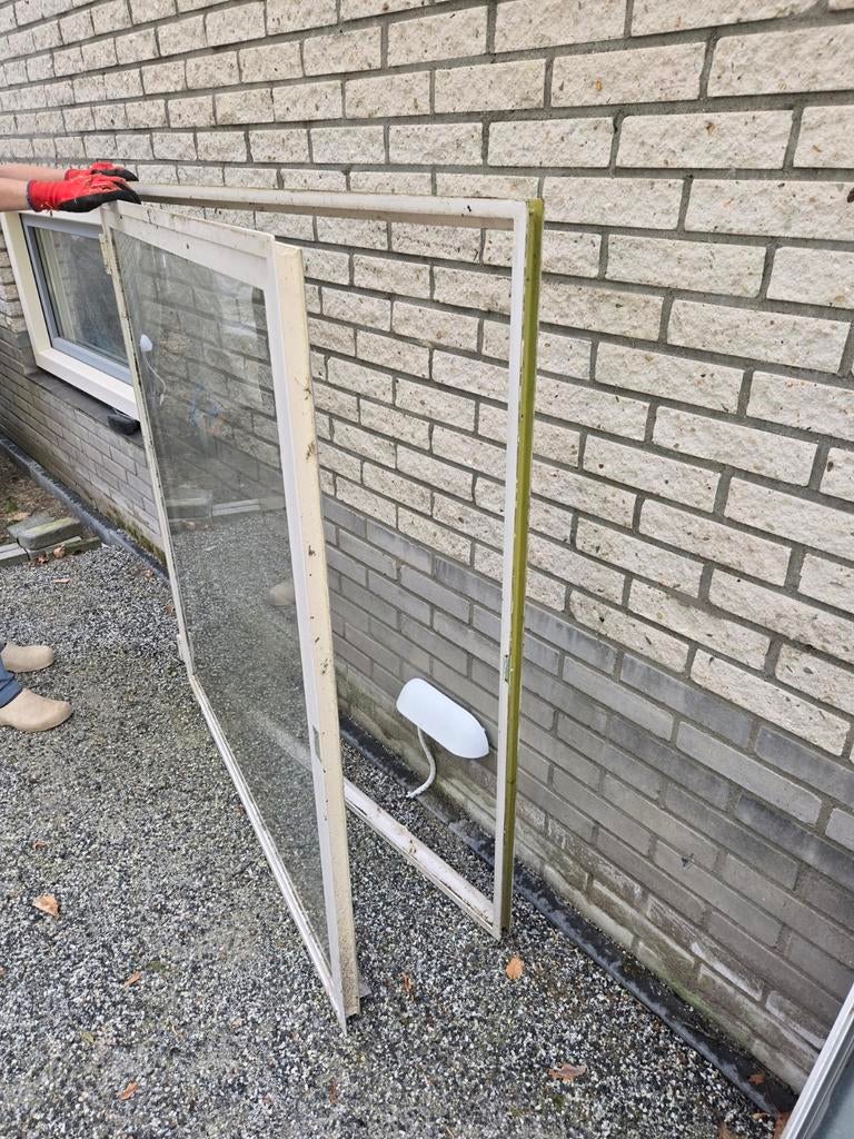 Stalen kozijn met draairaam enkel glas, 121x132, Ophalen, Gevelraam of Ruit, Gebruikt, 80 tot 120 cm
