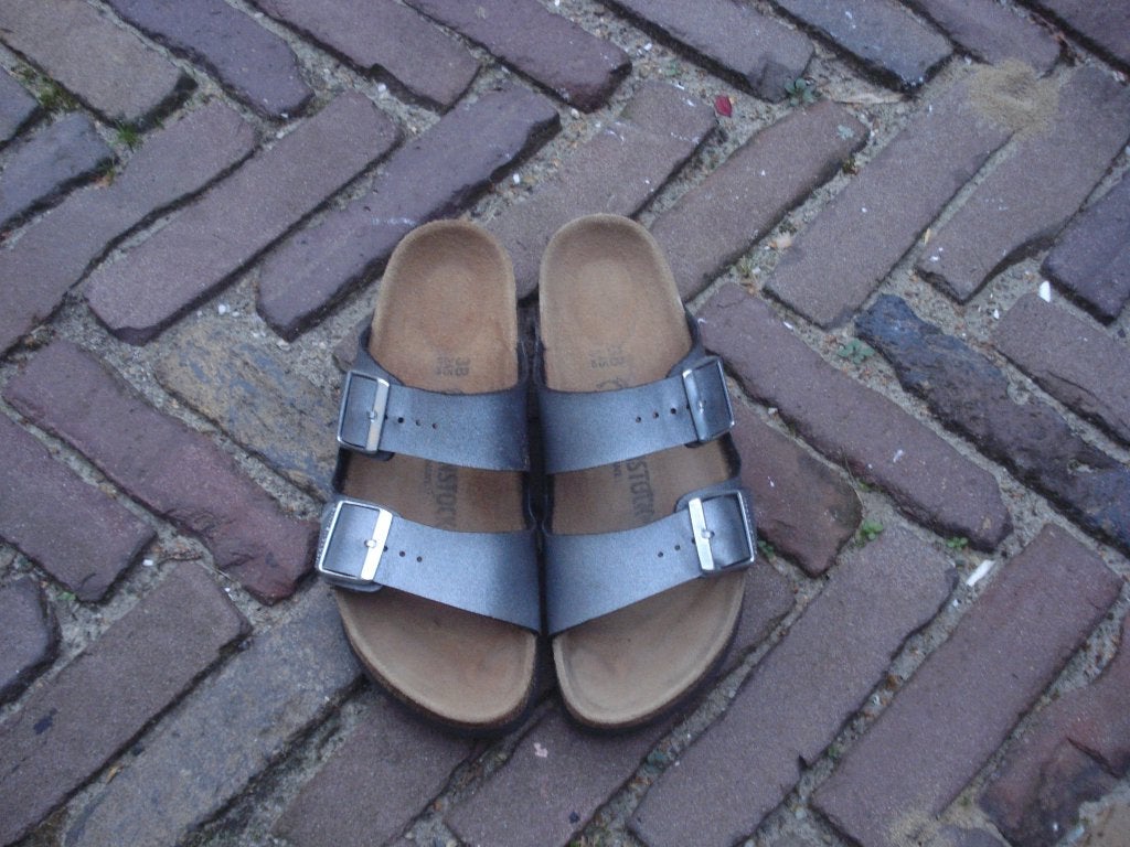 BIRKENSTOCK ARIZONA ZILVER 38 NU GRATIS VERZENDING PER POST, Slippers, Overige kleuren, Verzenden, Zo goed als nieuw
