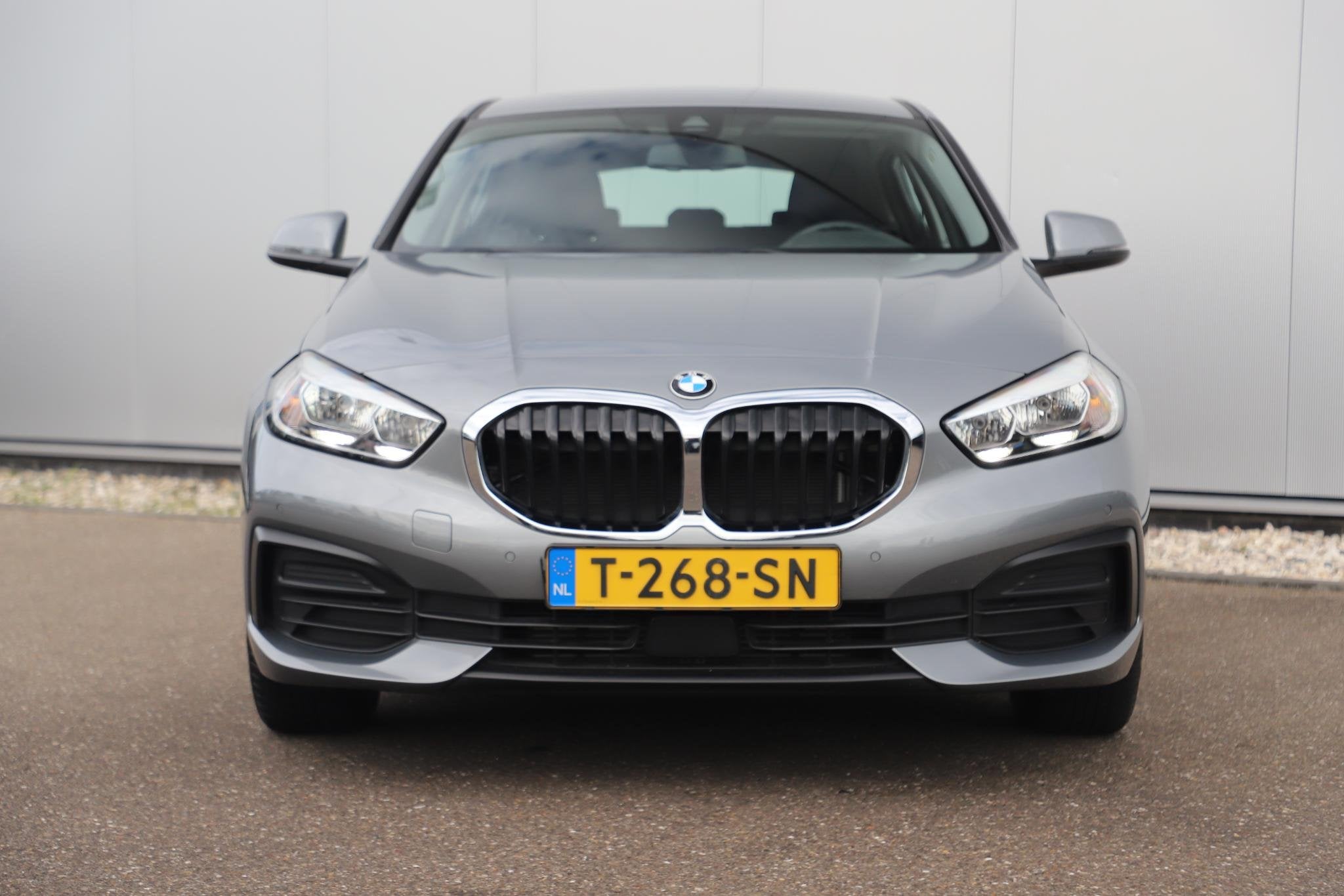 BMW 1-serie 118i 136PK Automaat Navigatie Draadloos Carplay, Auto's, Gebruikt, Met garantie (alle), Origineel Nederlands, 3 cilinders