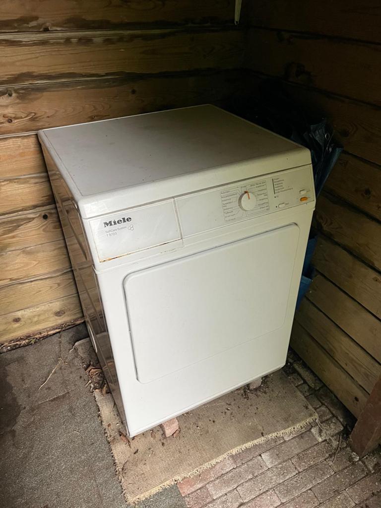 Miele luchtafvoer droger Tegen elk aannemelijk bod!, Ophalen, 6 tot 8 kg, Gebruikt, Luchtafvoer