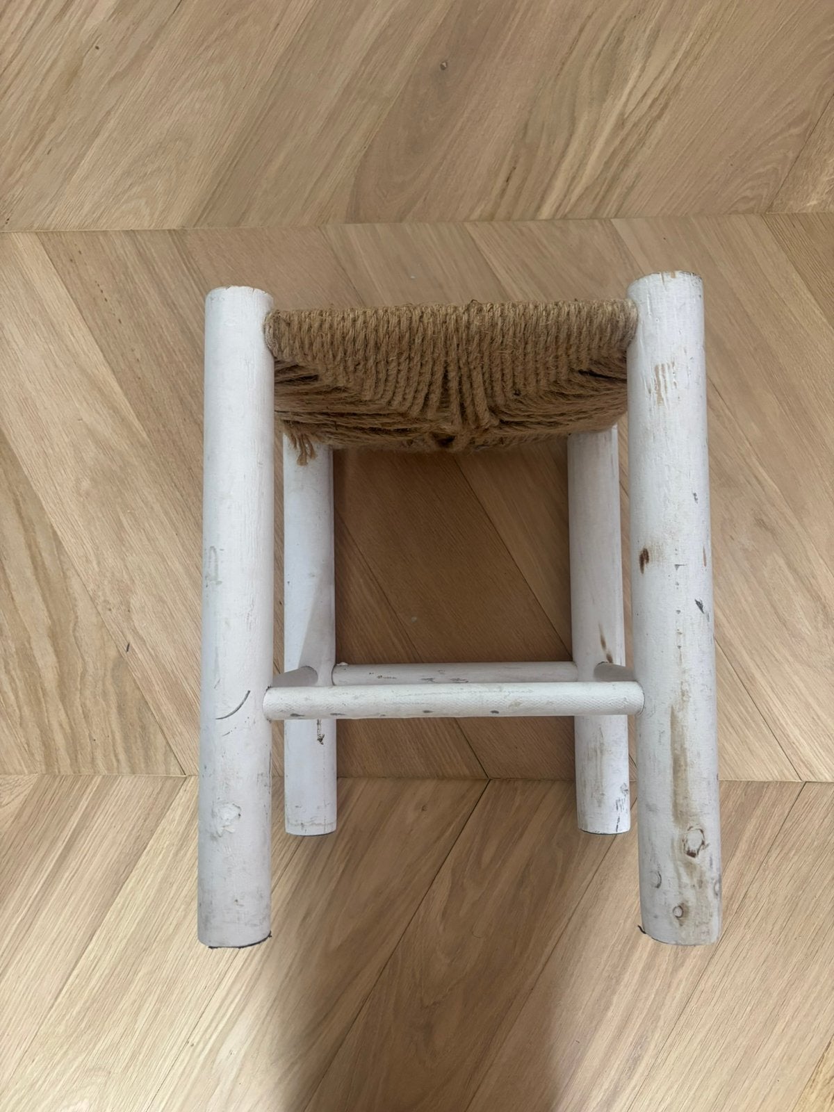 Rustiek houten krukje met gevlochten touw zitting 40 cm hoog, Ophalen of Verzenden, Zo goed als nieuw, Hout