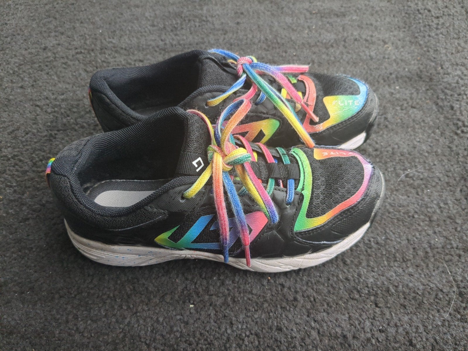 Brabo hockeyschoenen maat 35 - Zwart met regenboogveters, Sport en Fitness, Hockey, Ophalen