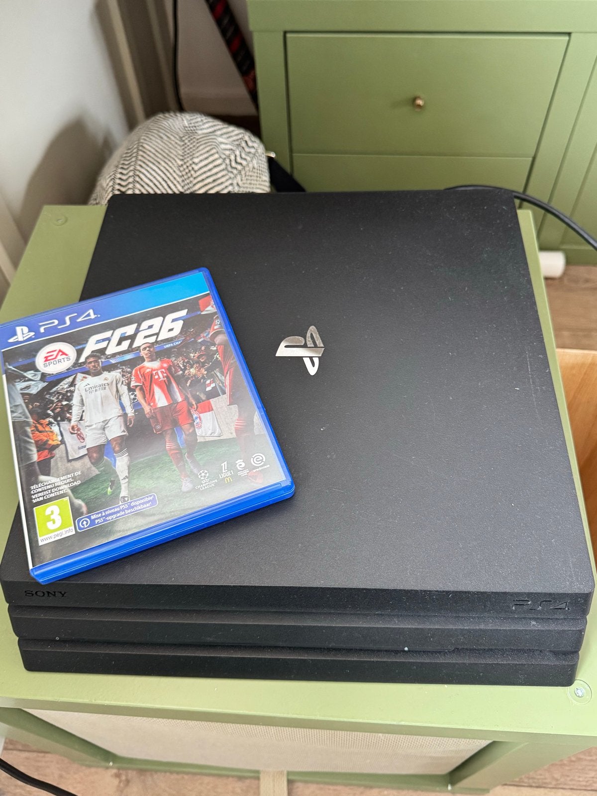 Sony PlayStation 4 Pro 1TB, Ophalen, Met games, Met 2 controllers, Zo goed als nieuw