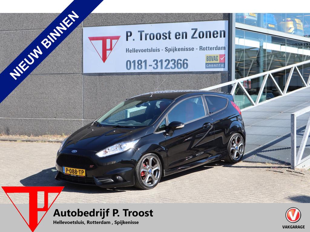Ford Fiesta 1.6 ST2 Achteruitrijcamera/Stoelverwarming/Clima, Auto's, Ford, Voorwielaandrijving, 1063 kg, Gebruikt, Euro 6