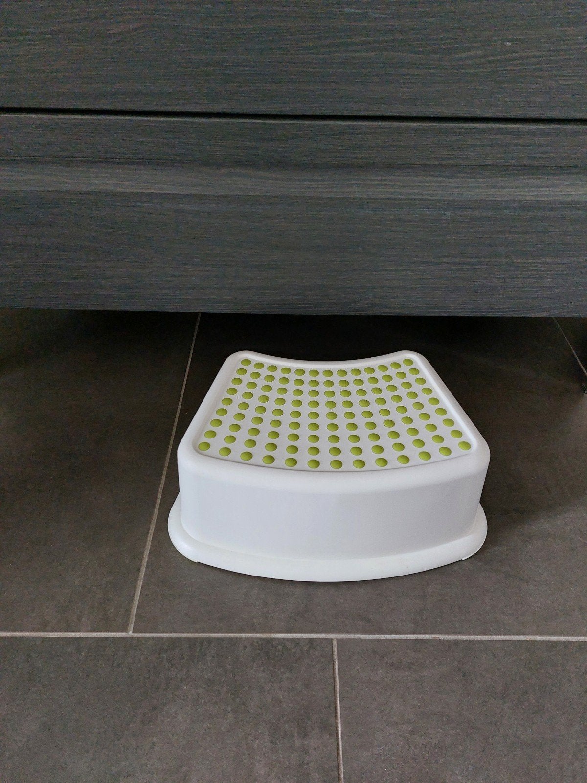 Kinderopstapje wit met groene antislip stippen, Ophalen of Verzenden, Zo goed als nieuw