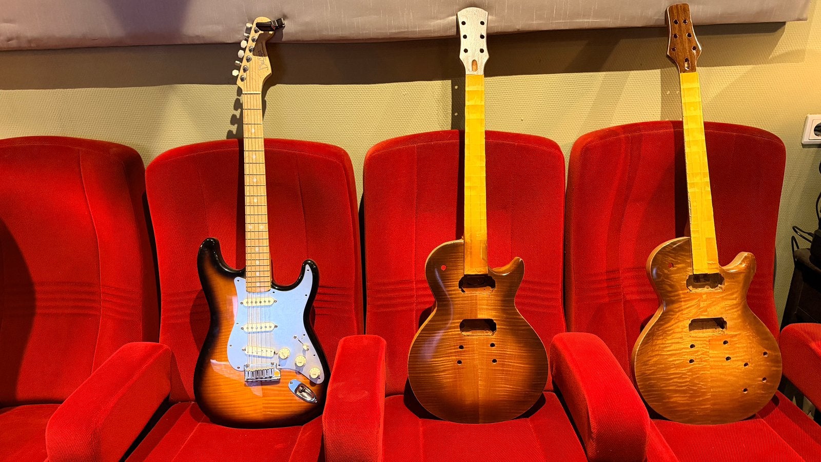 Unieke  handgebouwde gitaren. Nieuwe singlecuts en strat., Ophalen, Nieuw, Solid body, Overige merken