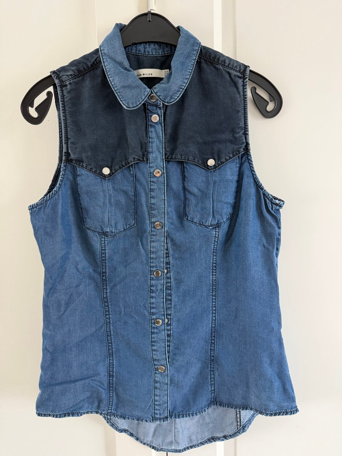 Karen Millen mouwloze denim blouse maat 40, Kleding | Dames, Maat 38/40 (M), Zo goed als nieuw, Zonder mouw, Verzenden