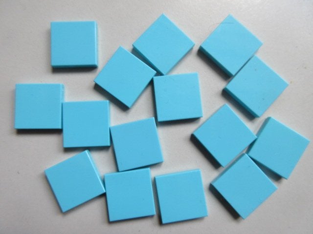 nr. 0185, 15 Medium Azure tegels 2x2, Ophalen of Verzenden, Nieuw, Complete set, Lego