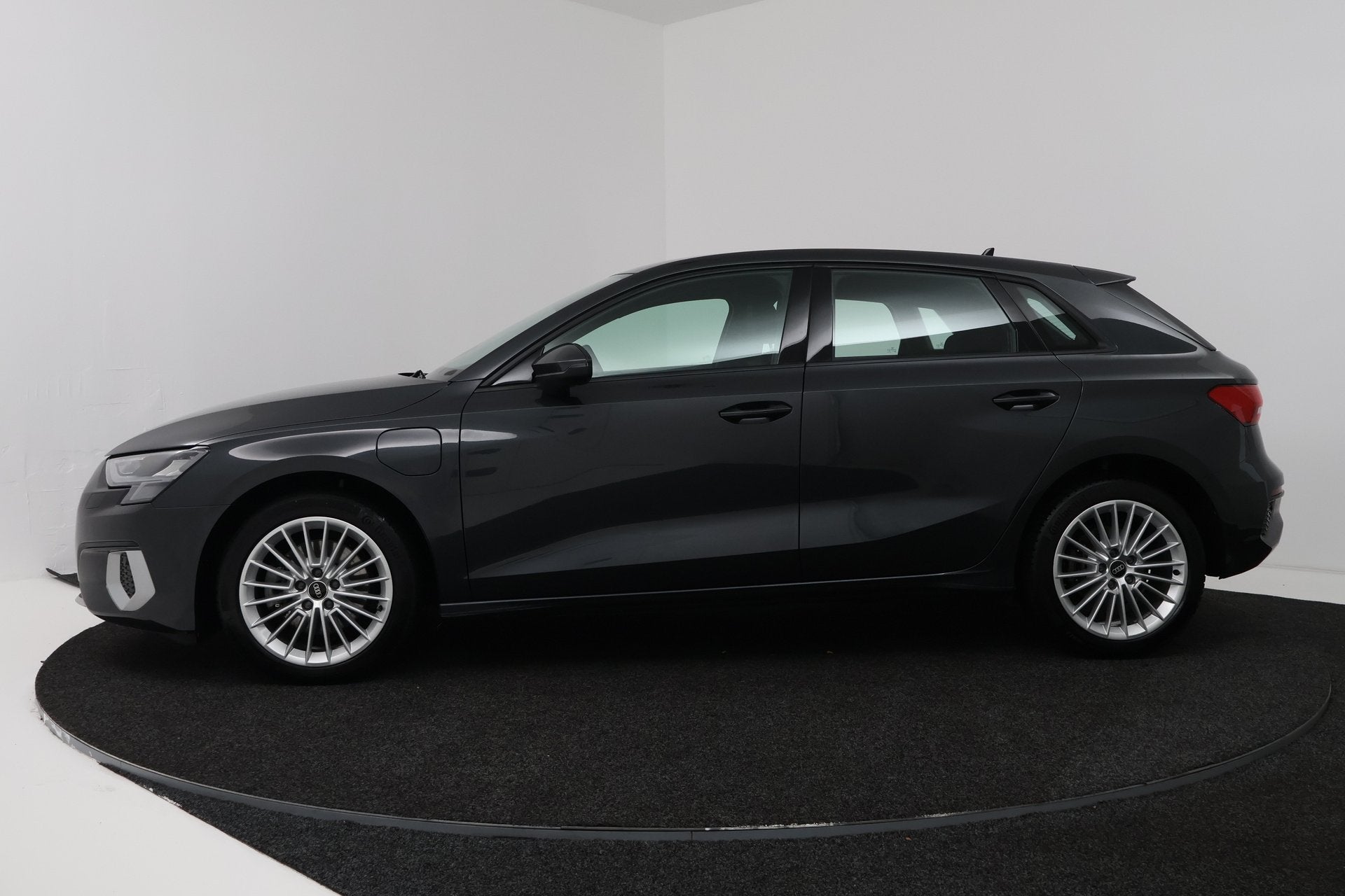 Audi A3 Sportback 40 TFSI e Edition (TREKHAAK, STOELVERWARMI, Gebruikt, 4 cilinders, Verwarmde buitenspiegels, Plug-in hybride