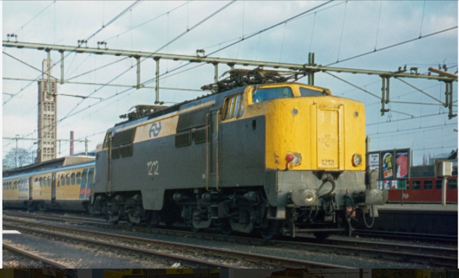 Märklin NS 1212 Locomotief met 3 rijtuigen, Wisselstroom, Treinset, Ophalen of Verzenden, Märklin