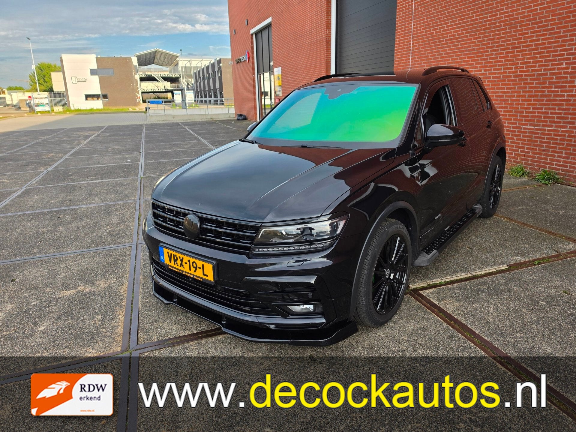 Volkswagen TIGUAN 2.0 R-LINE/ 4Motion/ GRIJS KENTEKEN, Automaat, Gebruikt, Euro 6, Volkswagen