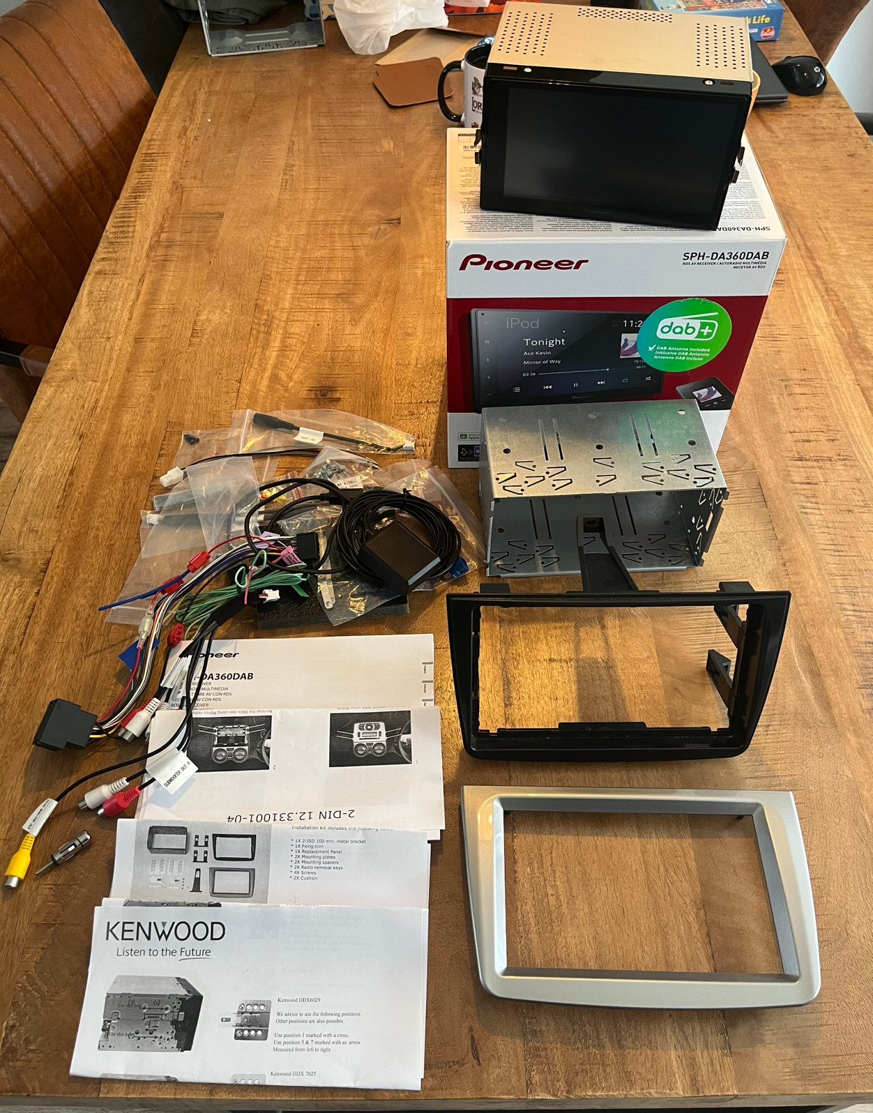 Pioneer SPH-DA360DAB + inbouwframe Alfa Romeo MiTo, Auto diversen, Autoradio's, Ophalen of Verzenden, Zo goed als nieuw