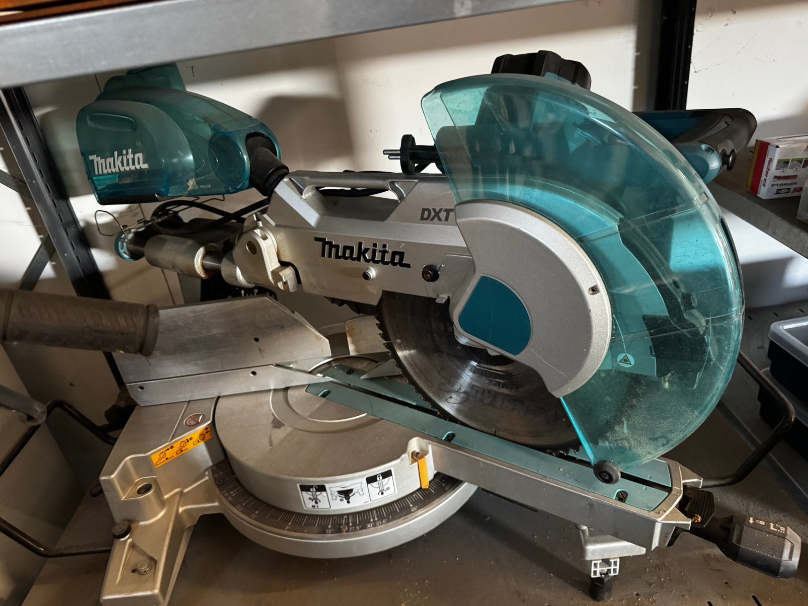 Maktia afkortzaag, Ophalen, 70 mm of meer, Zo goed als nieuw, Afkortzaag