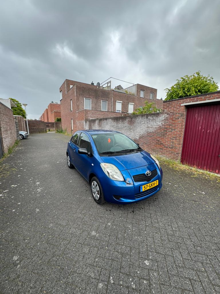 Toyota Yaris 1.0 12V Vvt-i 3DR Terra 2008 Blauw, Auto's, Voorwielaandrijving, 527 kg, 40 €/maand, 750 kg
