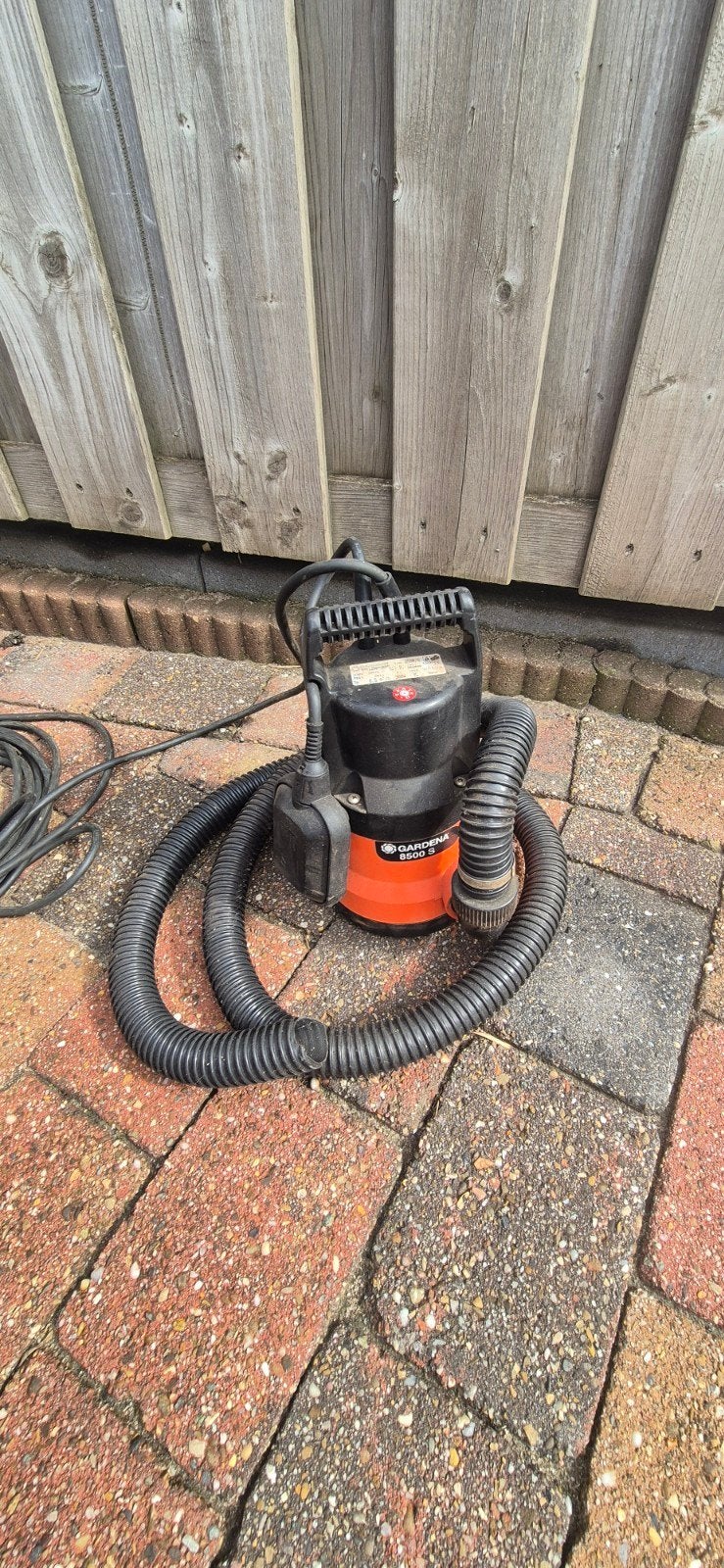 Gardena Dompelpomp 8500/5 - Werkt uitstekend, Tuin en Terras, Waterpompen, Ophalen of Verzenden, Gebruikt, Elektrisch, Dompelpomp