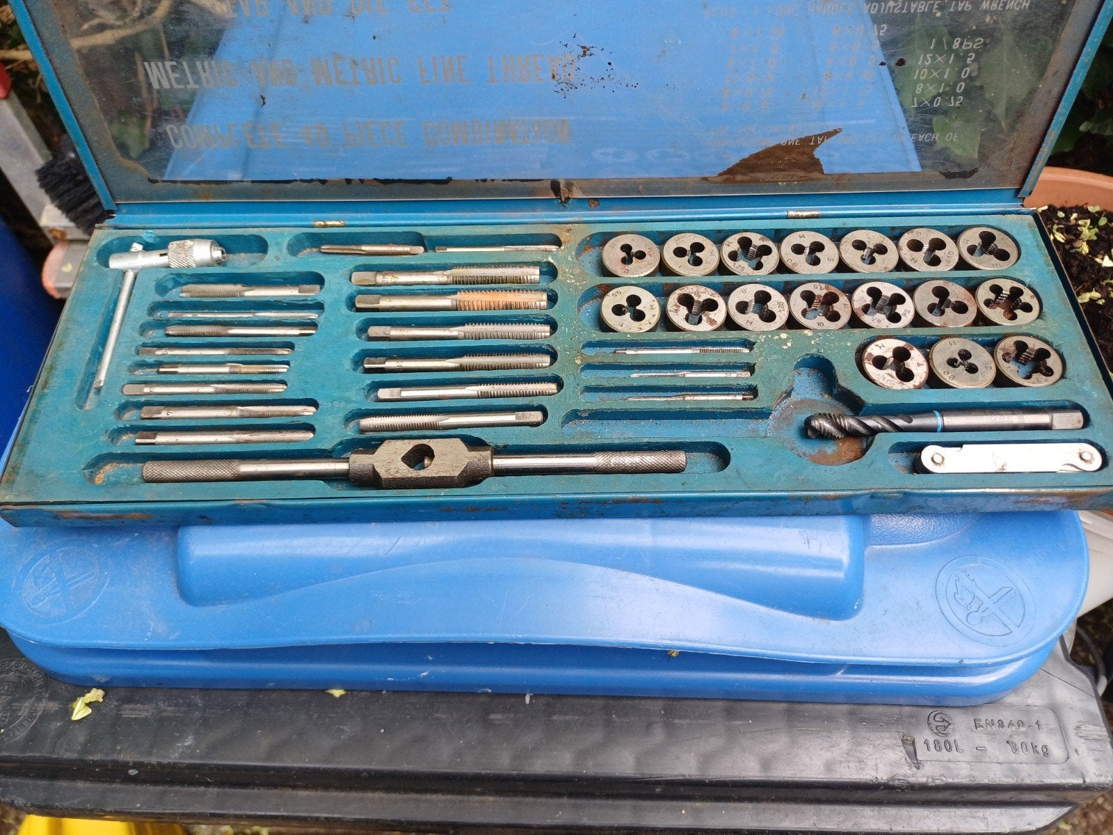 Complete 40-delige Metrische Tap- en Snijset, Doe-het-zelf en Verbouw, Gereedschap | Handgereedschap, Ophalen, Gebruikt, Gereedschapsset