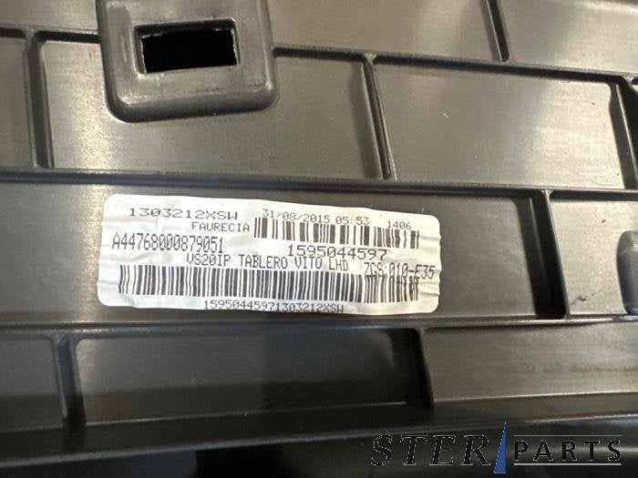 Dashboard van een Mercedes Vito, Gebruikt, -, Ophalen of Verzenden, -
