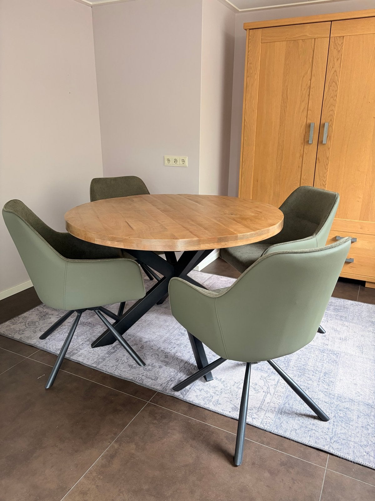 Salontafel Leen Bakker - Rond Hout met Zwart Metalen Onderst, Ophalen, Rond, 50 tot 100 cm, Zo goed als nieuw