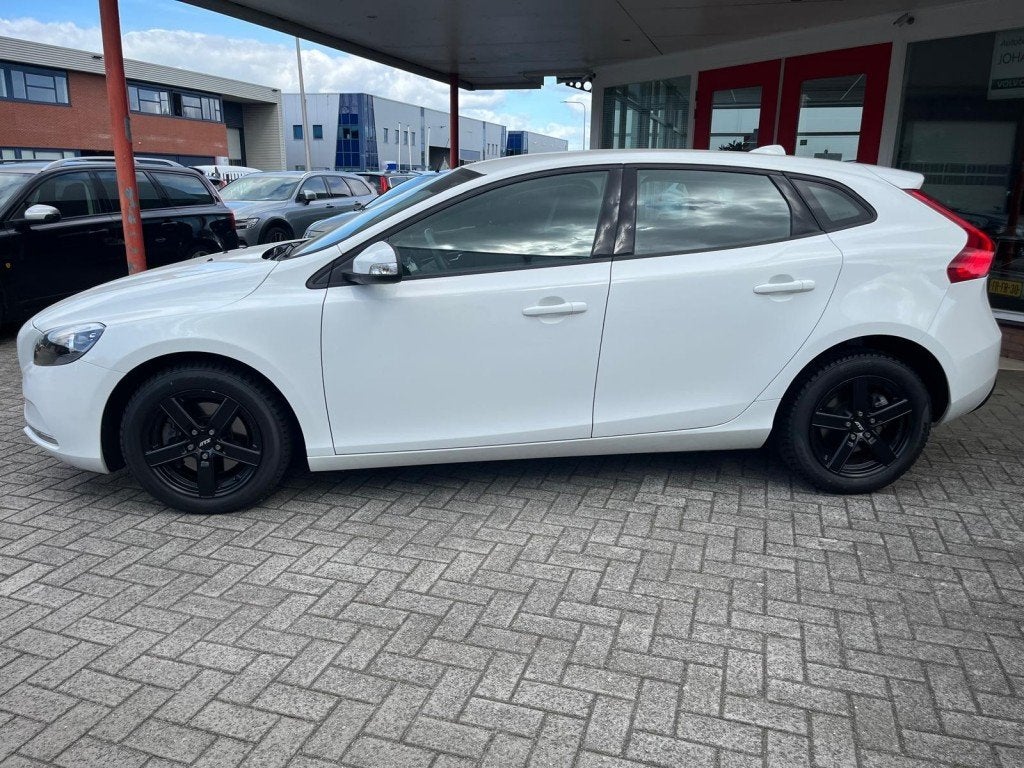 Volvo V40  2.0 T2 Momentum 1e eigenaar Navi/PDC/Bluethooth, Auto's, Voorwielaandrijving, Gebruikt, Euro 6, 4 cilinders