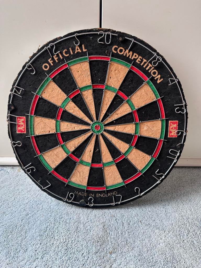 Dartbord - Official Competition - Made in England, Sport en Fitness, Darts, Ophalen of Verzenden, Gebruikt, Dartbord