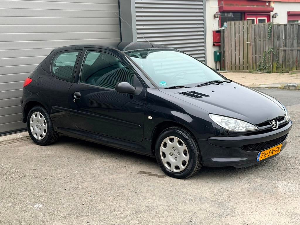 Peugeot 206 1.4 One-line, Voorwielaandrijving, 31 €/maand, 4 cilinders, Zwart