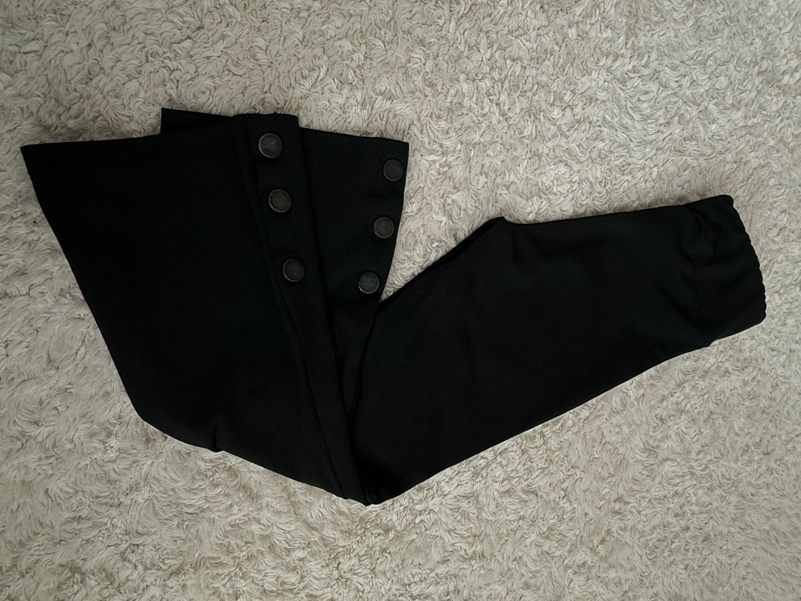Zwarte broek met knoopdetails - LC Waikiki, Zwart, Ophalen of Verzenden, Zo goed als nieuw, Maat 34 (XS) of kleiner