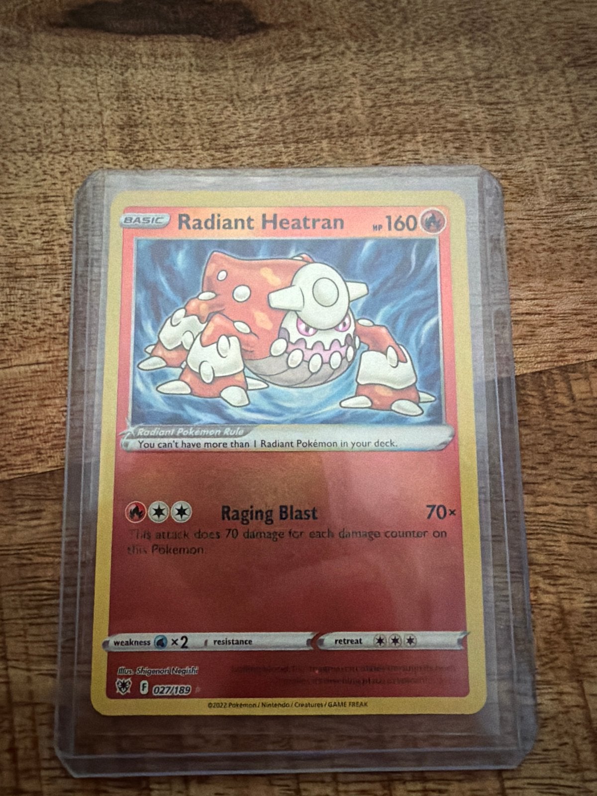 Radiant Heatran Pokémon kaart (027/189) - Astral Radiance, Ophalen of Verzenden, Zo goed als nieuw, Losse kaart, Foil