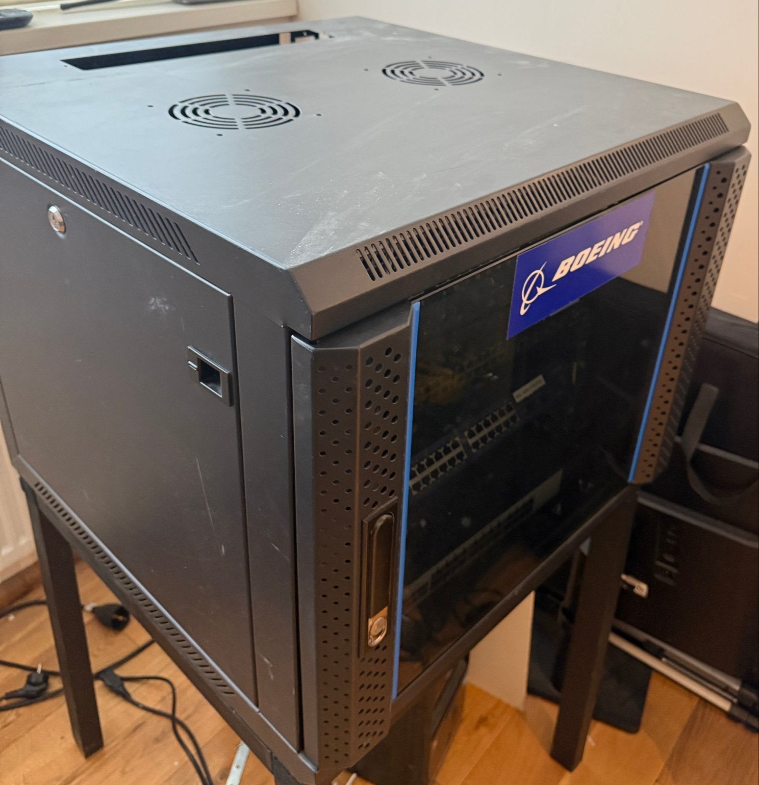 Serverkast met netwerkapparatuur (HP, Zyxel, Netgear), Computers en Software, Netwerk switches, Ophalen, Gebruikt