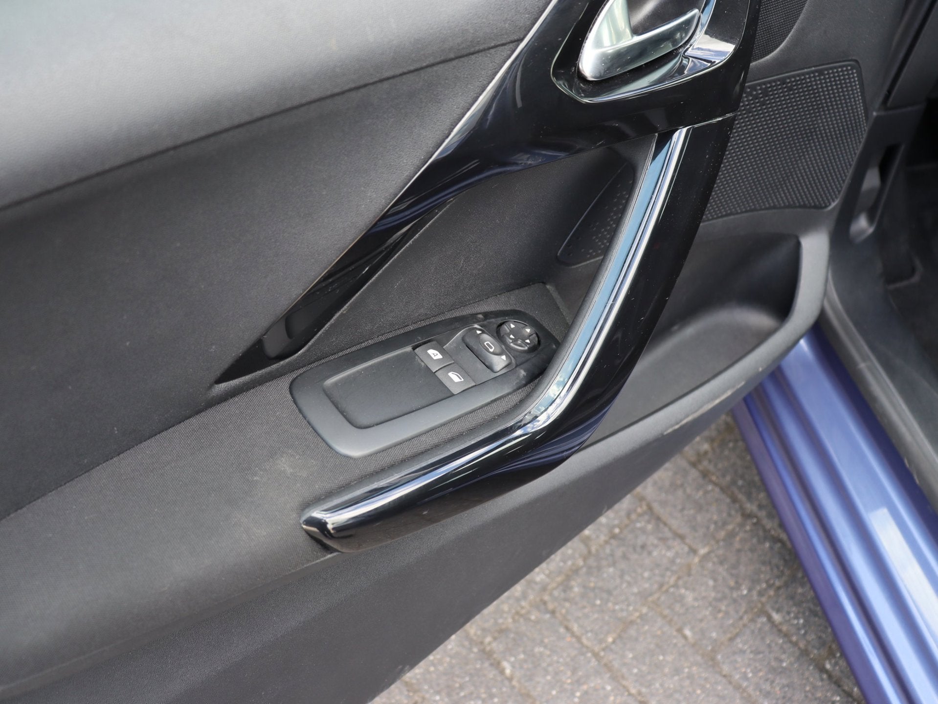Foto 13 van Peugeot 208 1.2 PureTech Blue Lion navi LM carplay org NL
