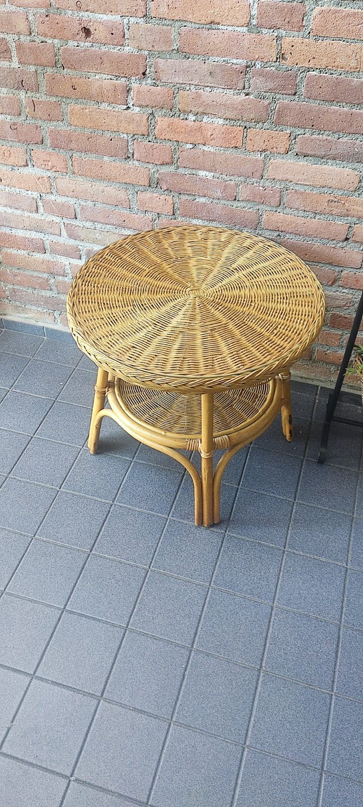 Fantastische Ronde Rieten Tafel met glasplaat, Huis en Inrichting, Tafels | Bijzettafels, Ophalen, Rond, Minder dan 55 cm, 45 tot 60 cm