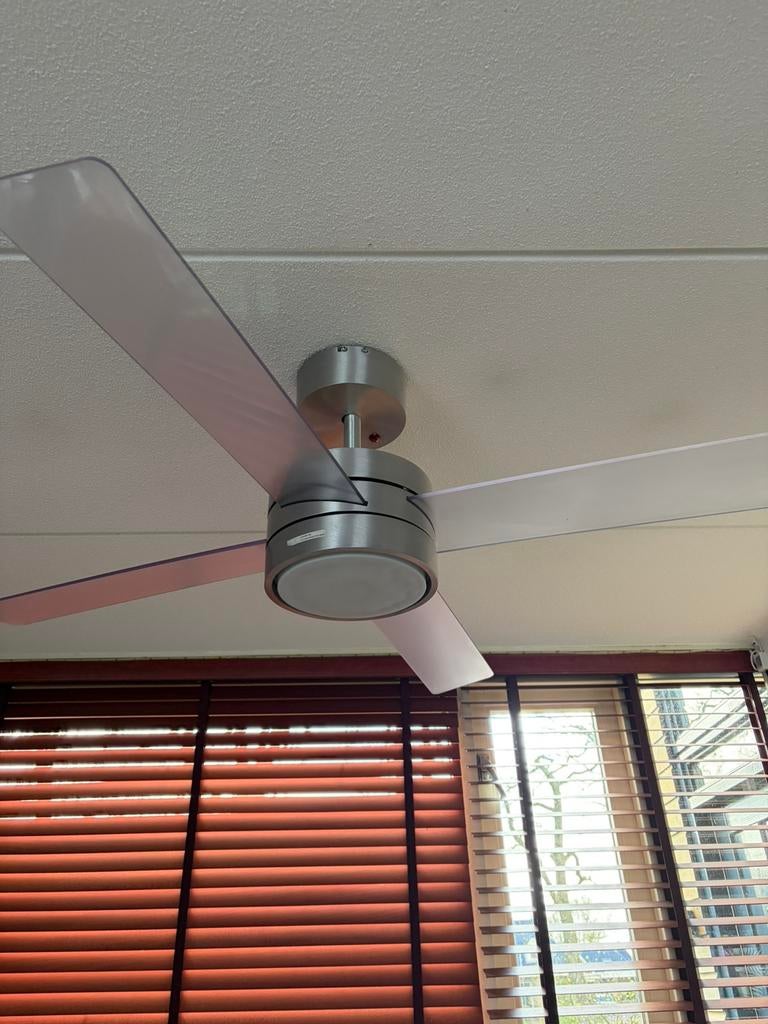 Mooie design plafond ventialor met licht, Ophalen, Zo goed als nieuw, Plafondventilator