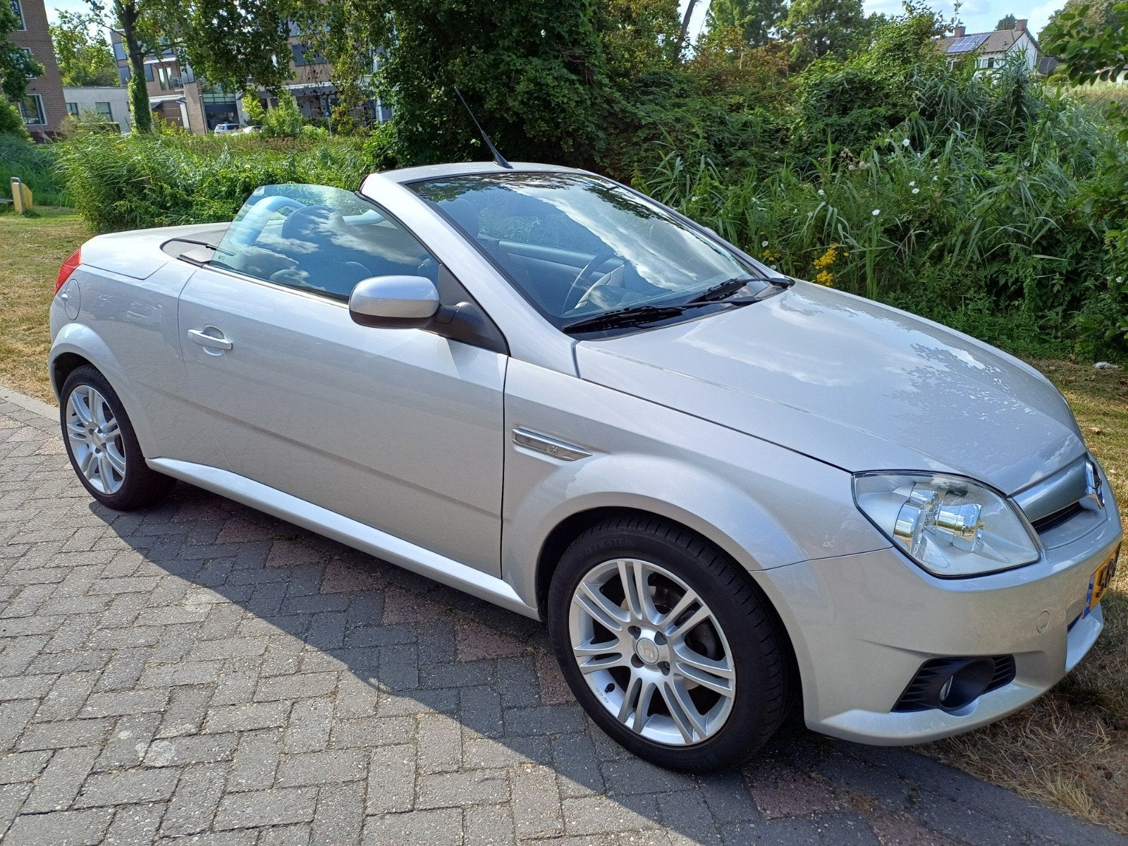 Opel Tigra 1.4 16V Twintop AUT 2008 Grijs, Auto's, 4 cilinders, Cabriolet, 49 €/maand, Origineel Nederlands