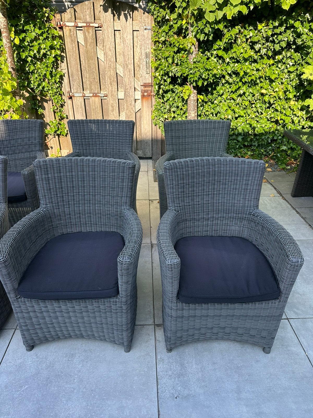 6 grijze luxe tuinstoelen - rond wicker - bezorg optie, Ophalen, Zo goed als nieuw, Wicker