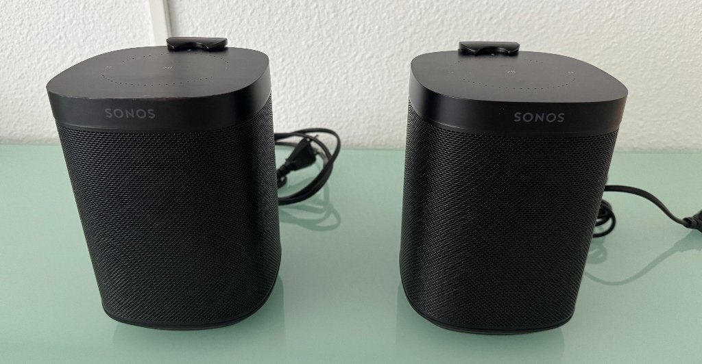 Sonos One Gen 2 incl Flexon muurbeugels., Ophalen of Verzenden, Zo goed als nieuw, Minder dan 60 watt, Sonos