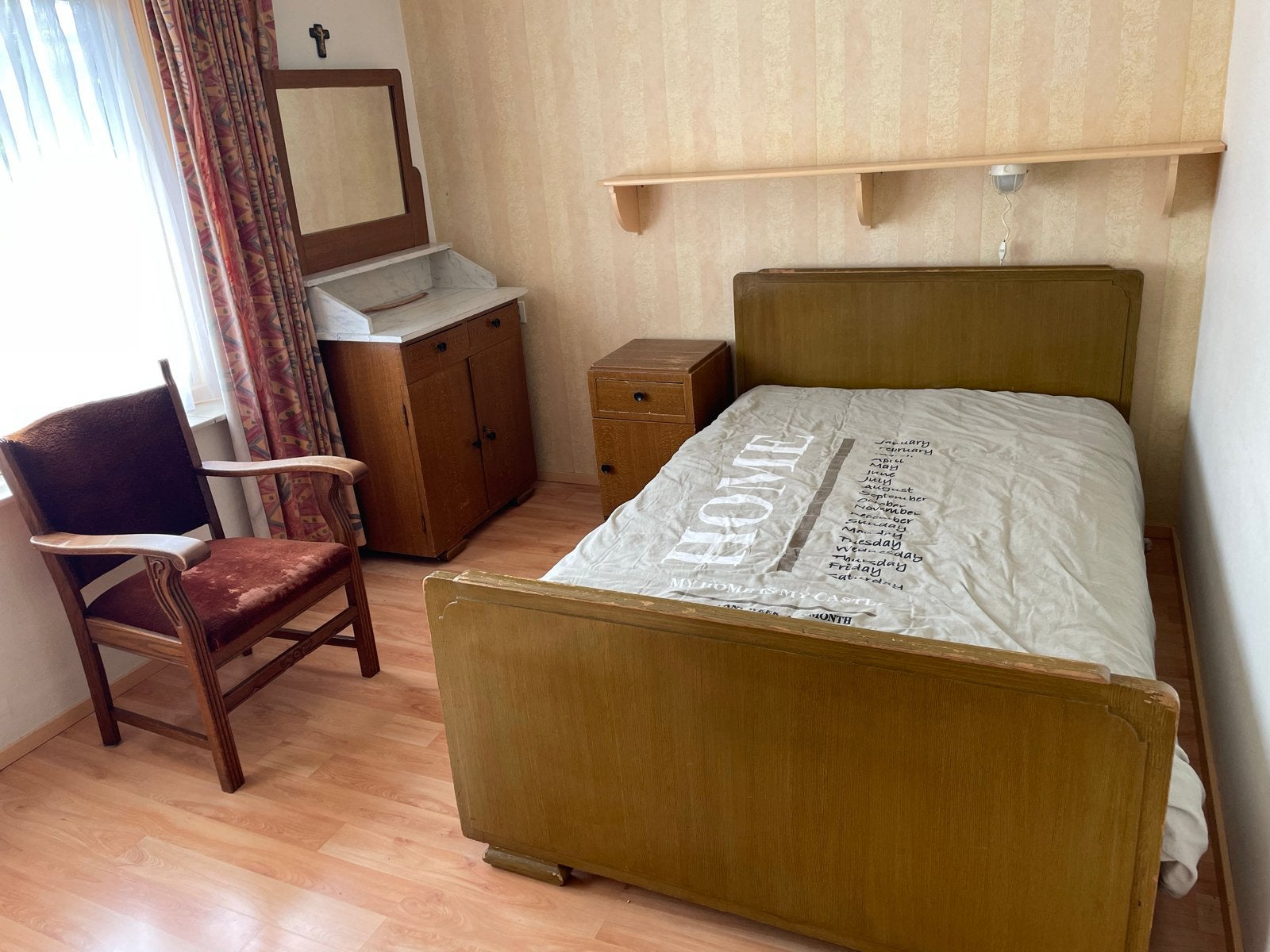 Vintage slaapkamer set: bed, nachtkastje, wastafelkast, stoe, Ophalen