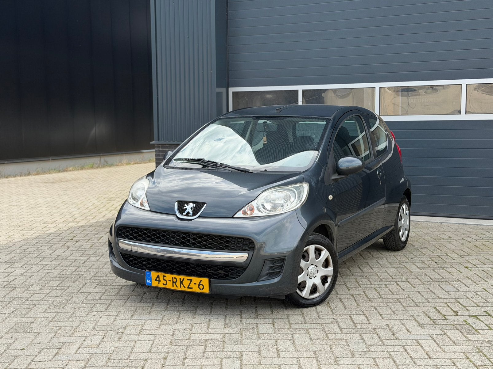Peugeot 107 1.0 12V Nieuwe Apk Airco Elektrische Ramen, Voorwielaandrijving, 4 stoelen, 68 pk, Bedrijf