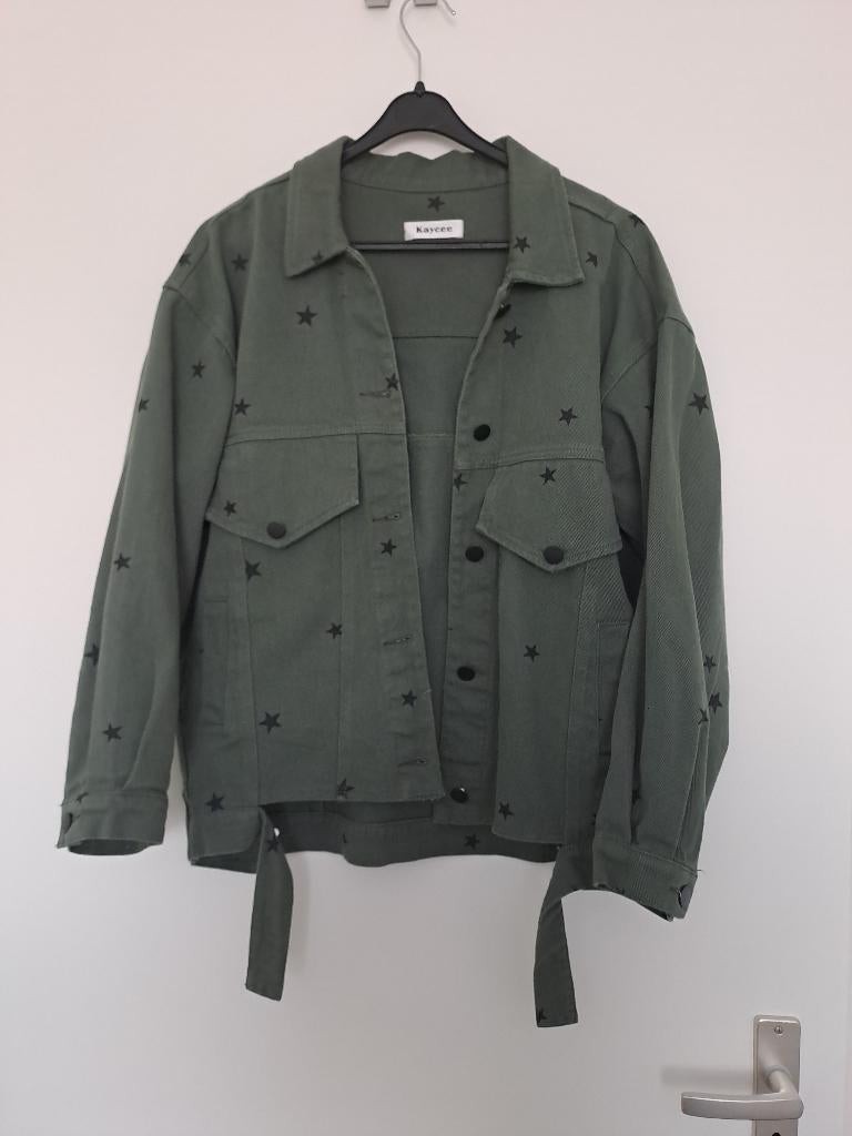 Kaycee jasje groen met zwarte sterren maat s/m, Kleding | Dames, Ophalen of Verzenden, Zo goed als nieuw, Jasje, Maat 36 (S)