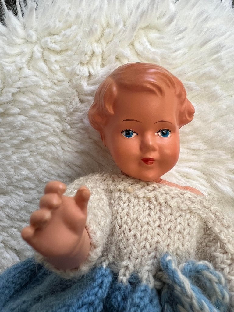 Vintage Babypop met Gebreide Kleding, Verzamelen, Poppen, Ophalen, Gebruikt, Babypop