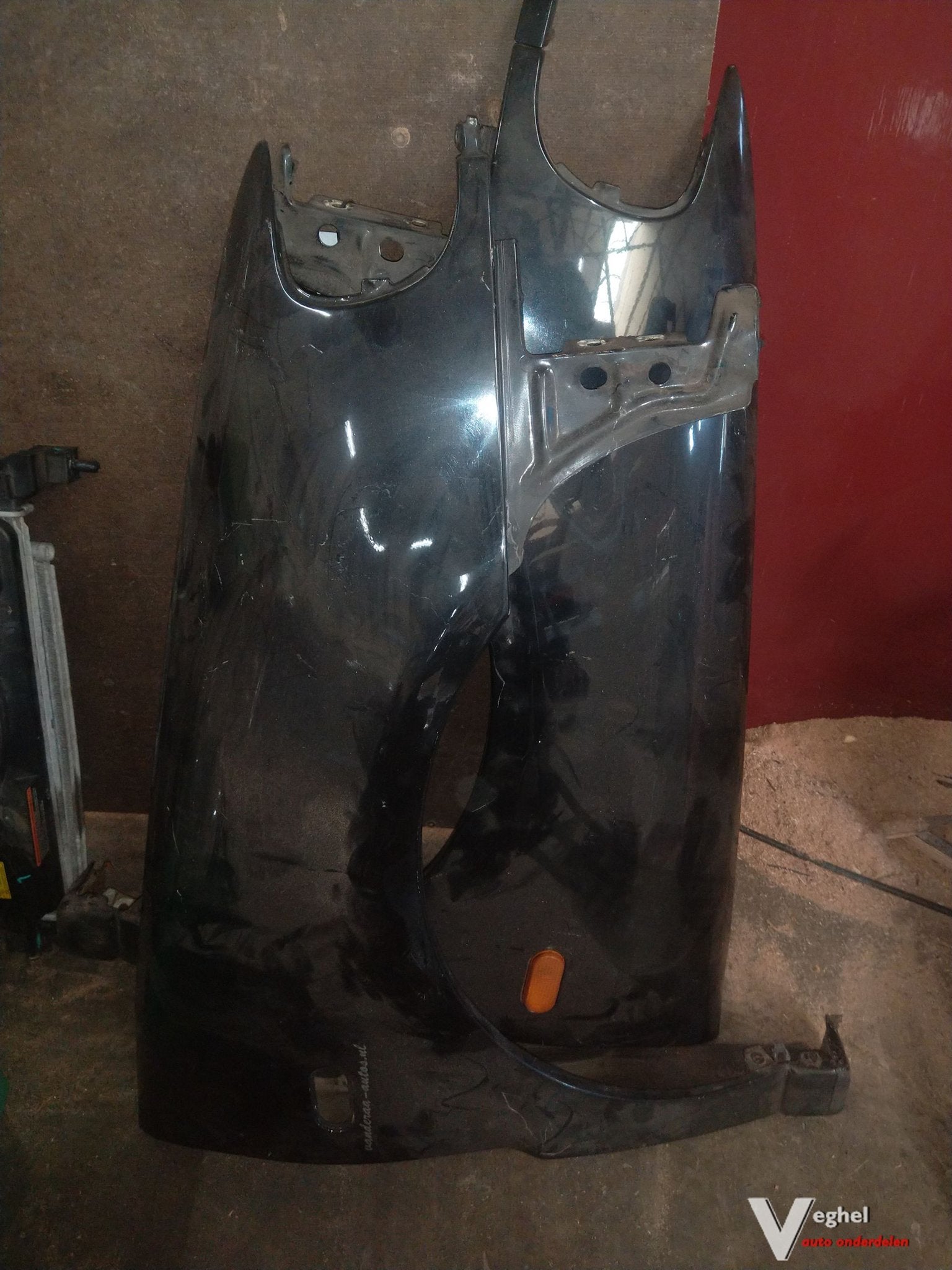 Volkswagen Polo 1998 spatbord lv of rv zwart