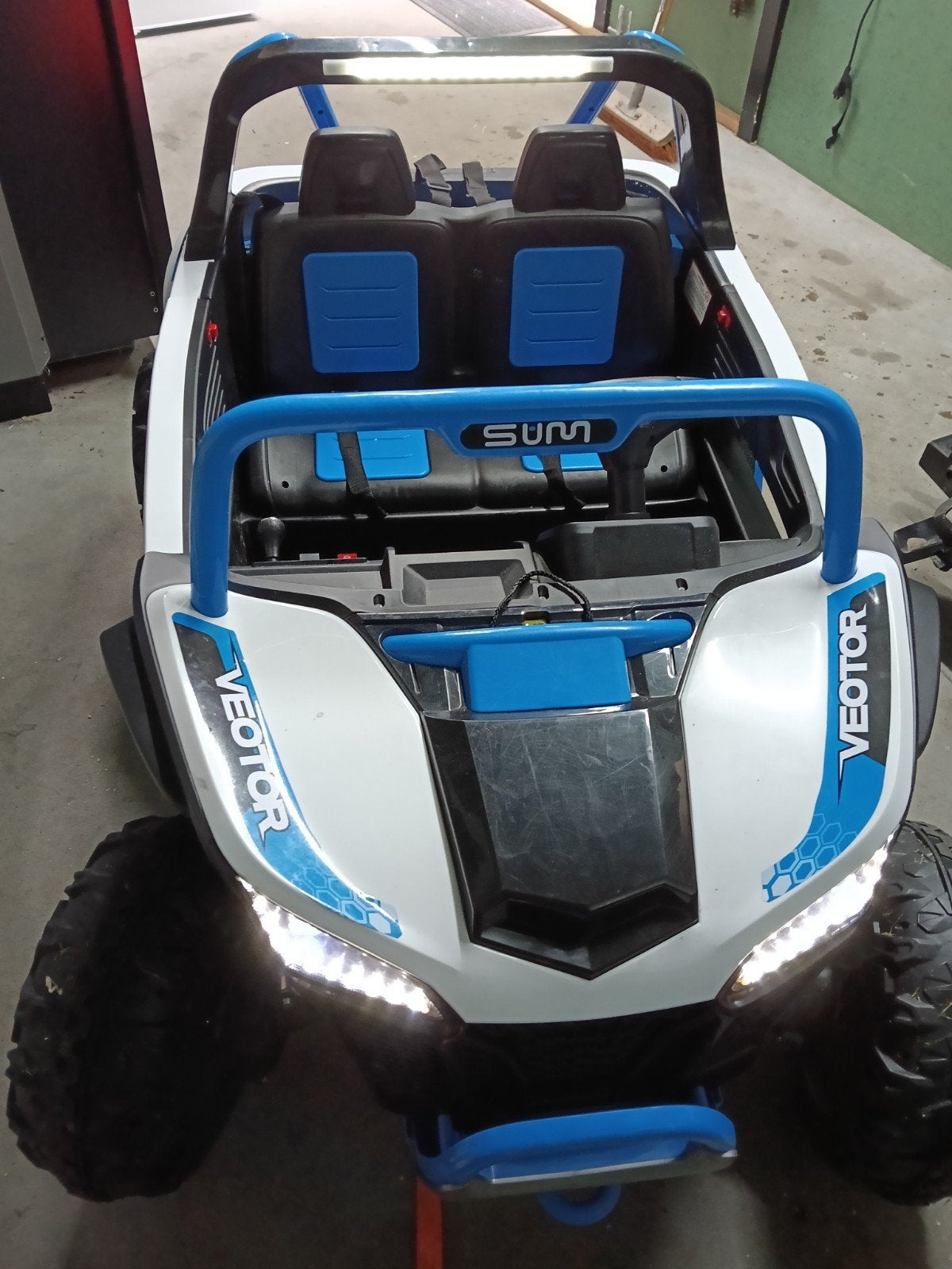 Veotor Elektrische Kinderauto met Afstandsbediening, Ophalen, Zo goed als nieuw, Afstandsbediening