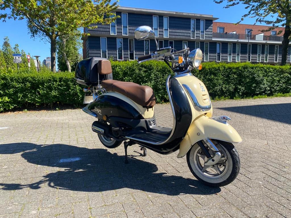 AGM RETRO 125cc MOTORSCOOTER MOTOR SCOOTER A1 schuurvondst !, Ophalen, Agm, 125 cc, Benzine